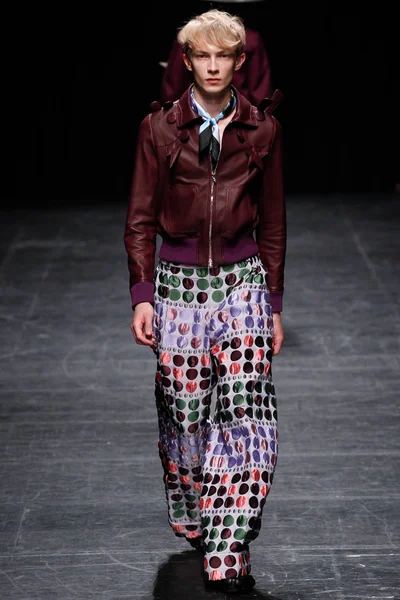 Look 7